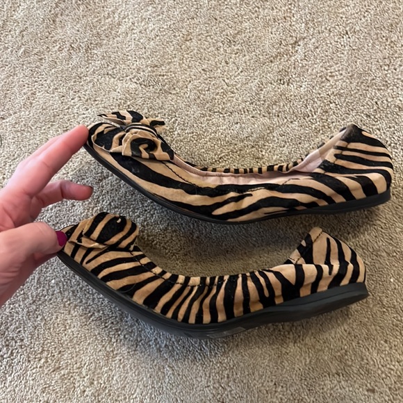 Miu Miu Tiger Print Leather Ballet Flats with Bows - Picture 3 of 9